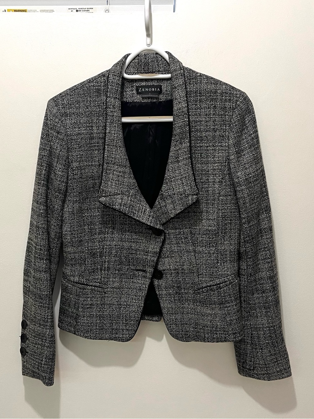 Zenobia Black and White Tweed Cropped Fall Blazer / Jacket - Wool Blend - 6